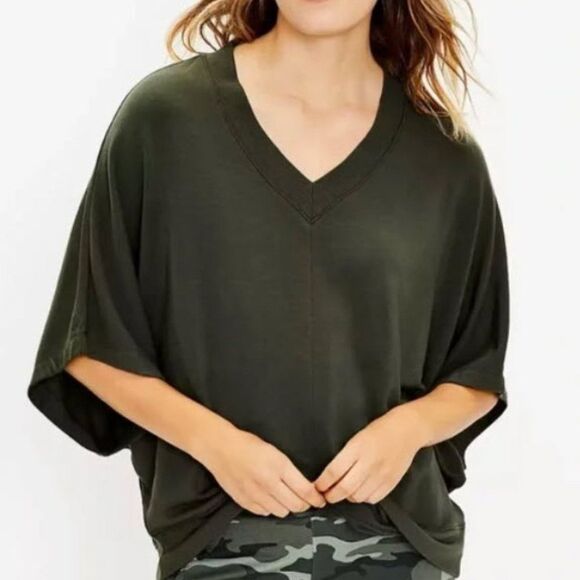 Lou & Grey Tops - Lou & Grey signature soft bat wing sweater, women’s size extra small